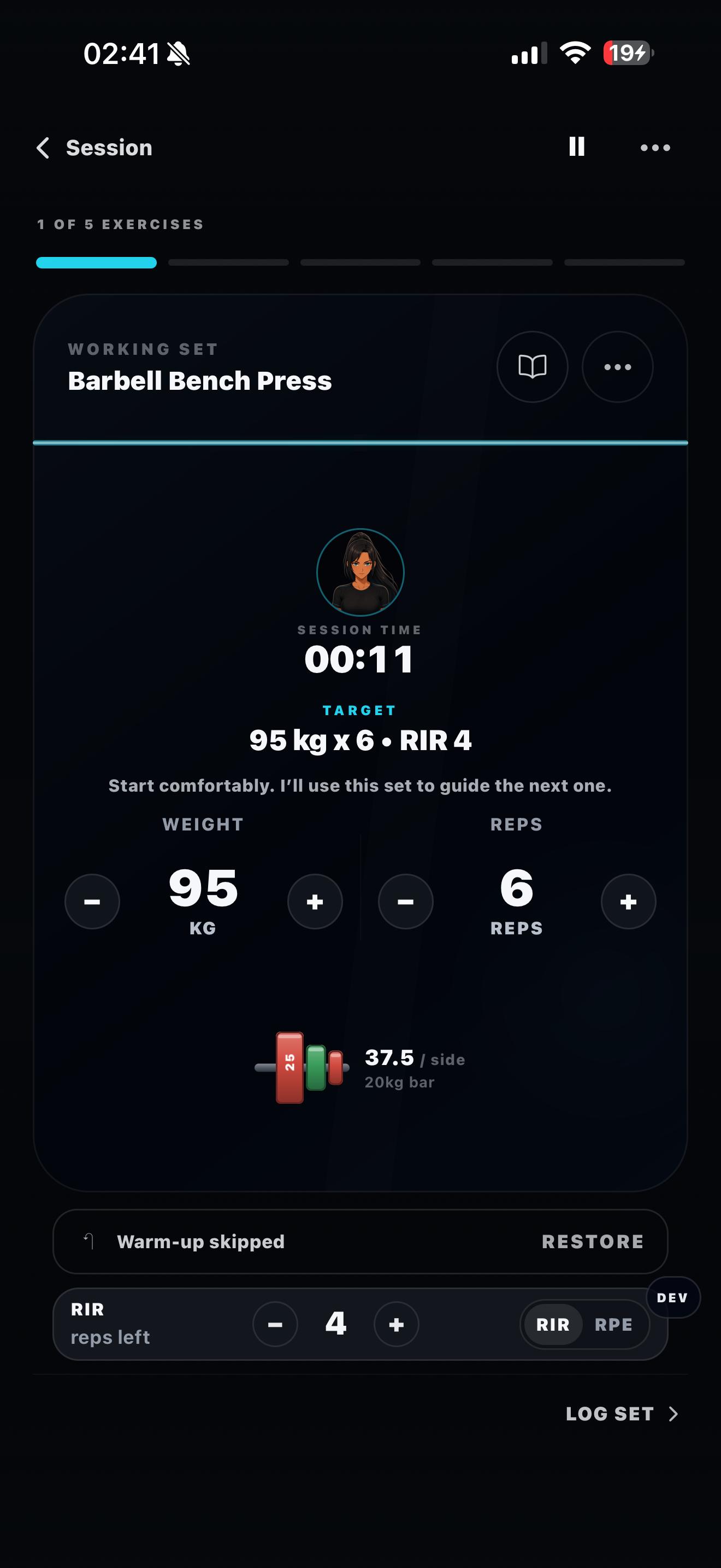 GYMXP live session screen with a target, weight, reps and RIR controls
